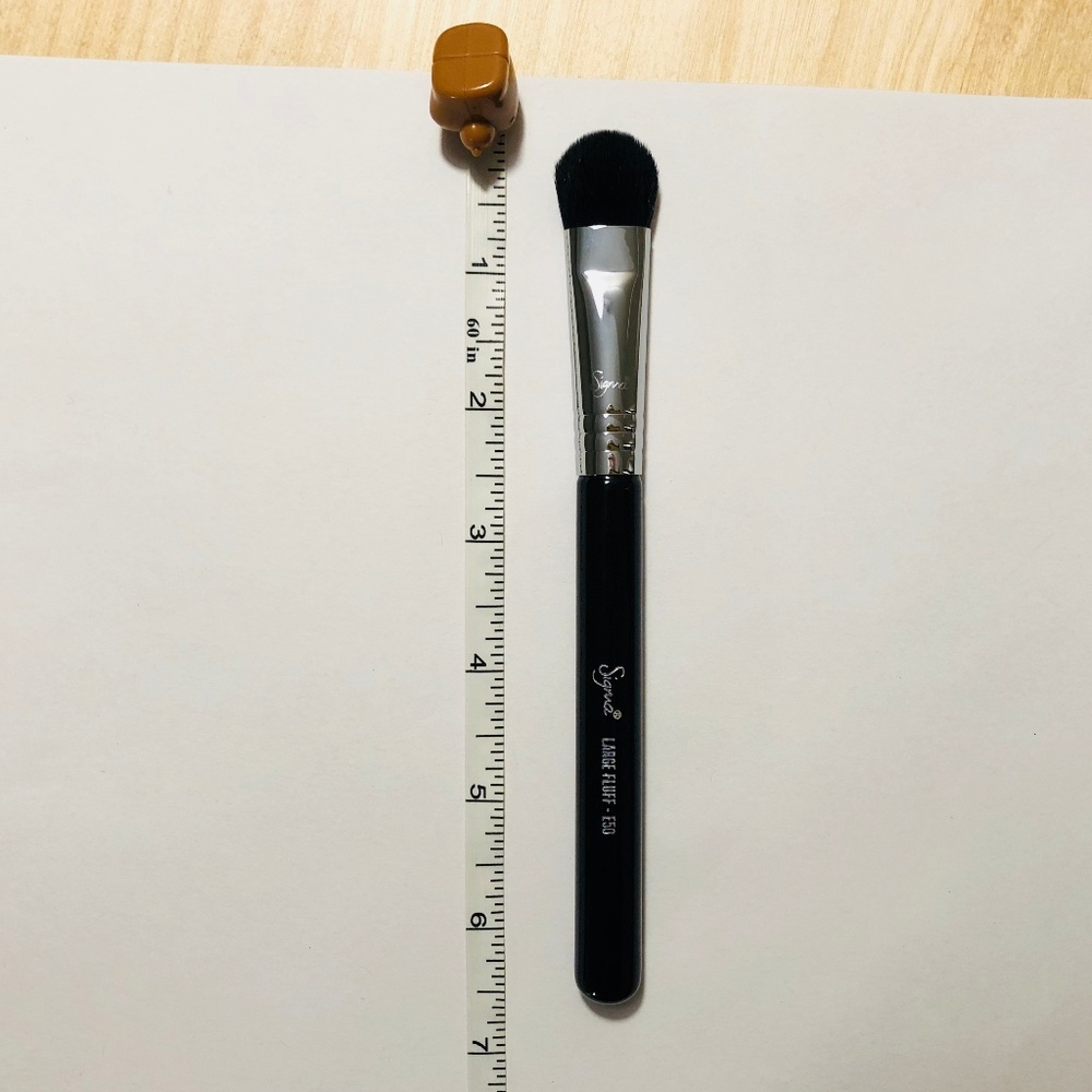 Sigma E50 Large Fluff Brush